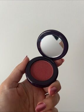 Sarah Creal COMING IN HOT
Blurring Pressed-Mousse Blush LOVEFOOL